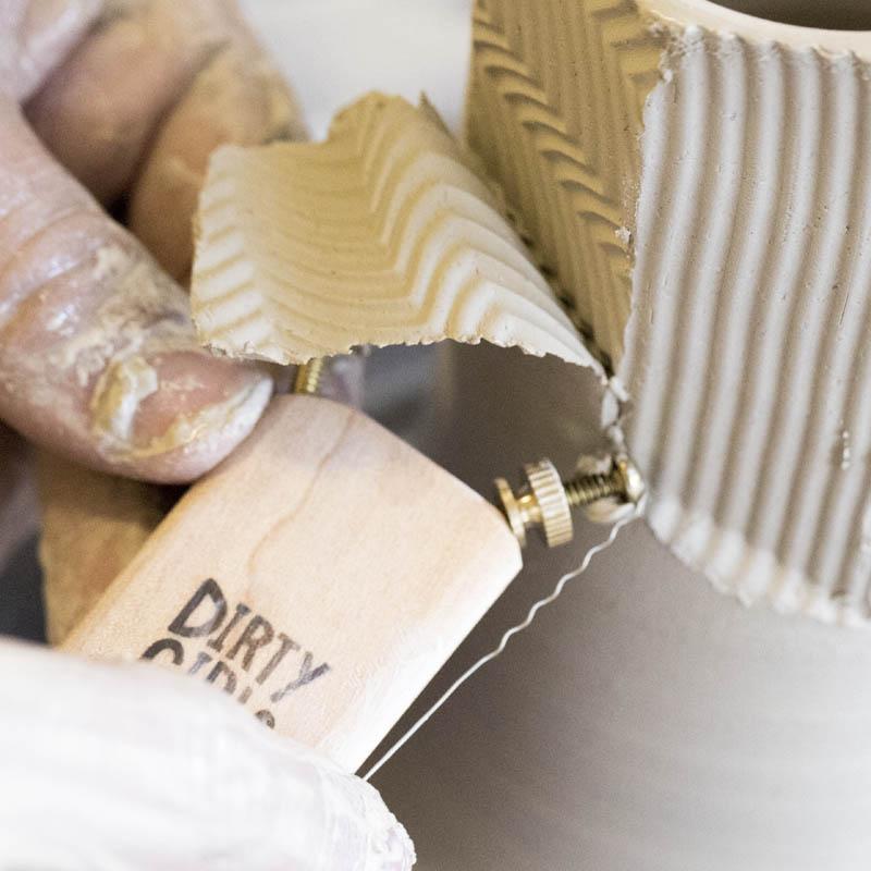 DIRTY GIRLS SLING SHOT TOOL-WIGGLE WIRE